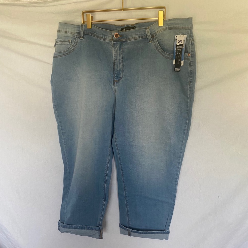 Lee Womens‎ Plus Size 20W Easy Fit Cameron Cuffed Crop Jeans Light Wash Blue